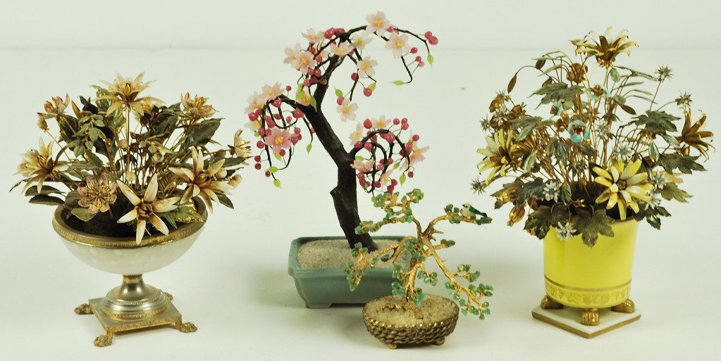 A GROUP OF 4 ENAMEL AND PORCELAIN FLOWER POTS: A GROUP OF 4 ENAMEL AND PORCELAIN FLOWER POTS 9 x 7 x 7 incvhes