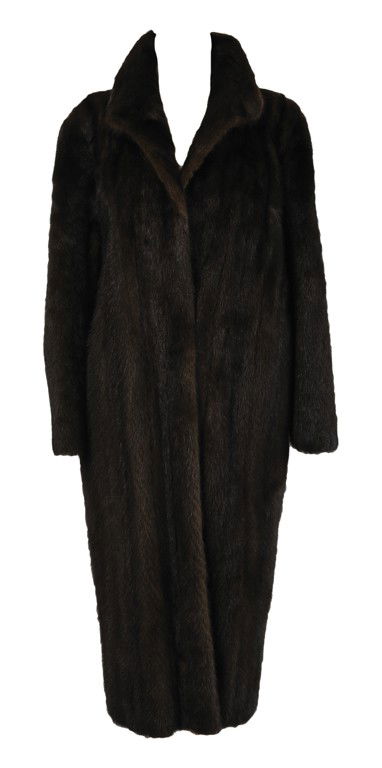 A FINE VINTAGE FULL LENGTH BROWN MINK COAT: A FINE VINTAGE FULL LENGTH BROWN MINK COAT An attrative full length brown mink coat, unlabeled. Overall length, 49-1/2 inches. Approximate size 8/10; Overall length 49-1/2 in (126 cm)