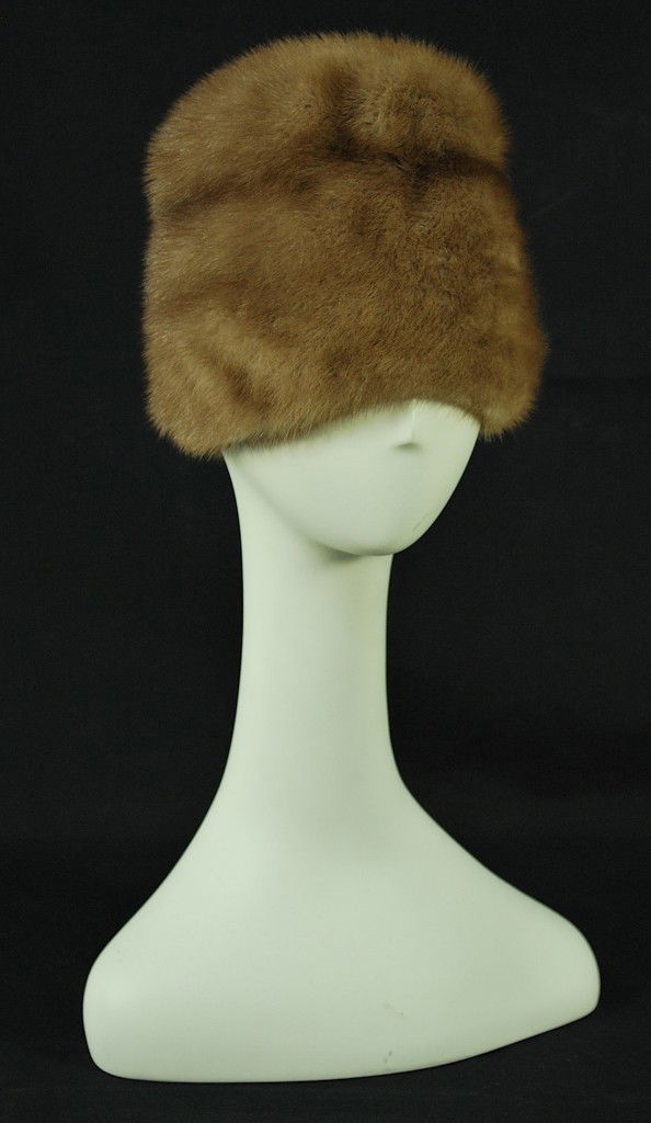 MINK FUR HAT: MINK FUR HAT 6½ x 7½ x 8 inches
