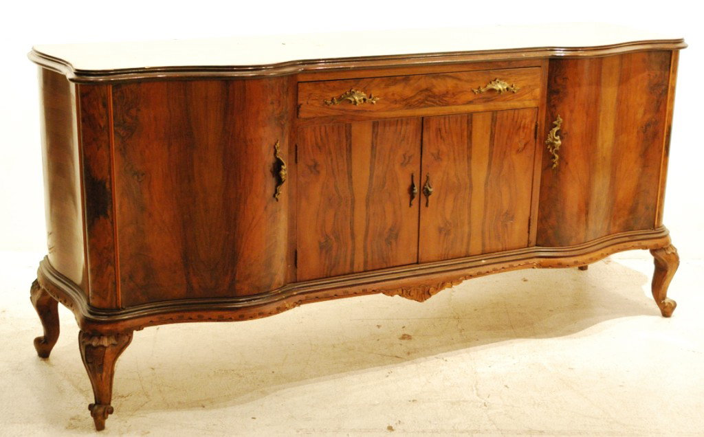 A VENETIAN WALNUT SIDEBOARD Early 20th Century: A VENETIAN WALNUT SIDEBOARD Early 20th Century 37 x 79 x 21 inches