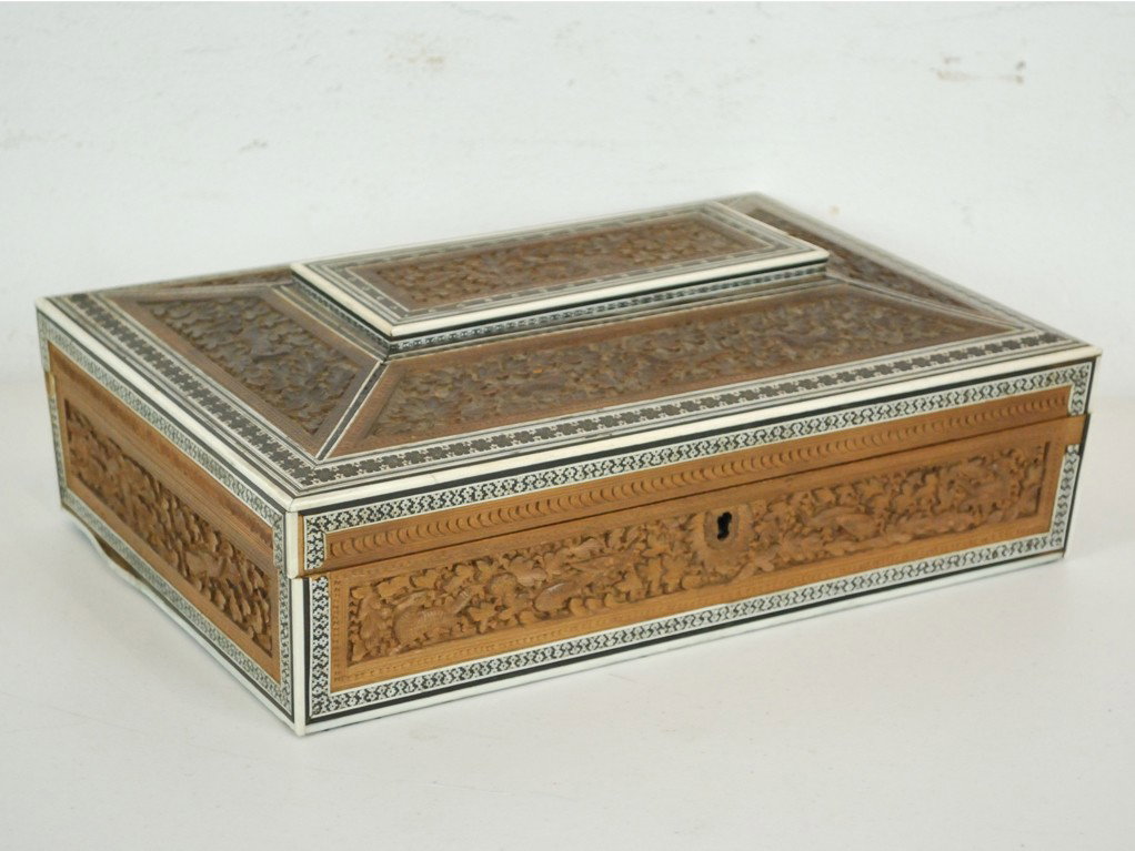 19TH CENTURY SEWING BOX WITH IVORY INLAY: 19TH CENTURY SEWING BOX WITH IVORY INLAY 4x13x9 inches