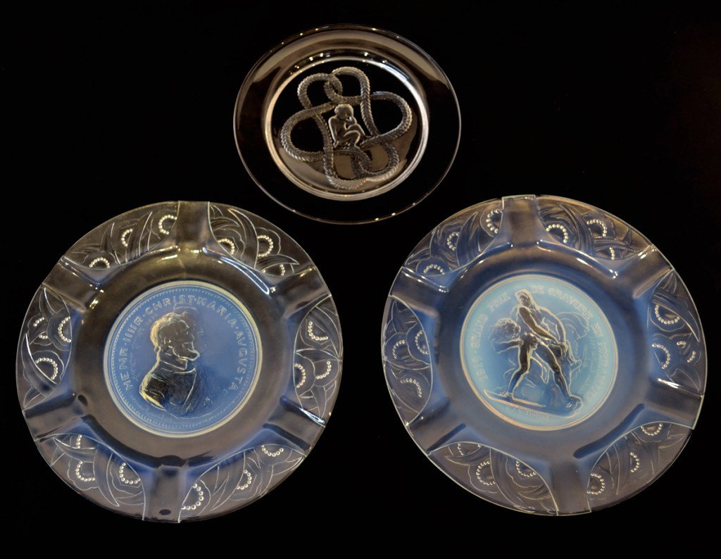 TWO SABINO FRENCH PLATES TOGETHER WITH ONE LALIQUE : TWO SABINO FRENCH PLATES TOGETHER WITH ONE LALIQUE FRENCH PLATE 1 x 8 x 8 inches
