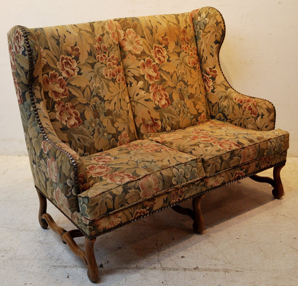 A PAIR OF LOUIS XIII WALNUT SETTEE WITH TAPESTRY U: A PAIR OF LOUIS XIII WALNUT SETTEE WITH TAPESTRY UPHOSTELRY 42½ X 53 X 30½ inches