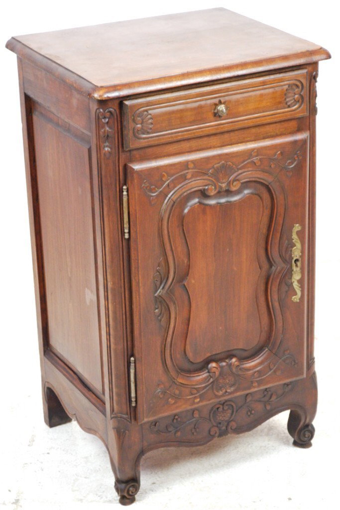 PAIR OF LOUIS XV STYLE WALNUT NIGHTSTANDS: PAIR OF LOUIS XV STYLE WALNUT NIGHTSTANDS 30 x 17½ x 14 inches