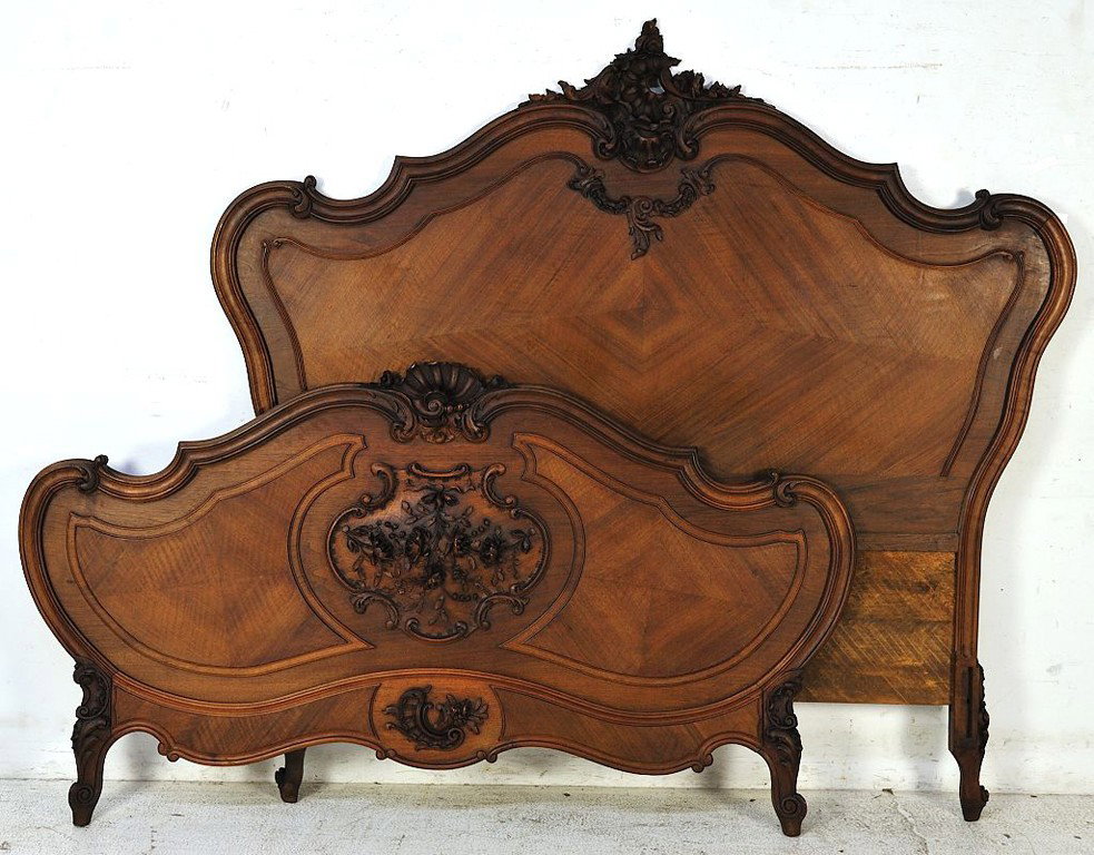 LOUIS XV STYLE BED WITH FLORAL CARVING: LOUIS XV STYLE BED WITH FLORAL CARVING 55½ x 77 inches