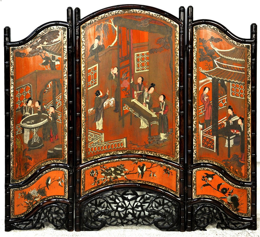 A LATE 19TH / EARLY 20TH CENTURY HAND PAINTED CHINE: A LATE 19TH / EARLY 20TH CENTURY HAND PAINTED CHINESE FIREPLACE SCREEN Featuring bamboo inserts in cracked ice pattern. 37½ x 4½ x 1 inches