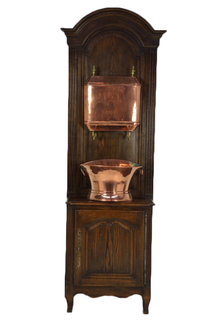 LOUIS XV STYLE OAK WATER TABLE WITH COPPER FITTING: LOUIS XV STYLE OAK WATER TABLE WITH COPPER FITTINGS Scalloped apron detail with cabriole legs and arched bonnet. Old copper basin and reservoir with brass fittings and hardware. 84 x 25½ x 16 inches