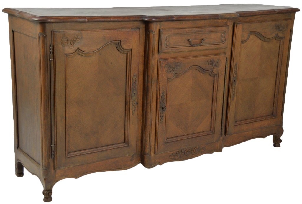 A LOUIS XV STYLE OAK BUFFET INFILADE: A LOUIS XV STYLE OAK BUFFET INFILADE Having shaped and scalloped recessed doors with carved accents, a center short door with a single drawer above is stepped. The whole, raised on cabriole foot. Firs