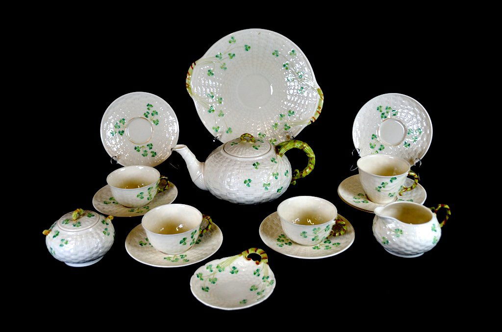 5 A 16PIECE BELLEEK CHINA SHAMROCK TEA SET