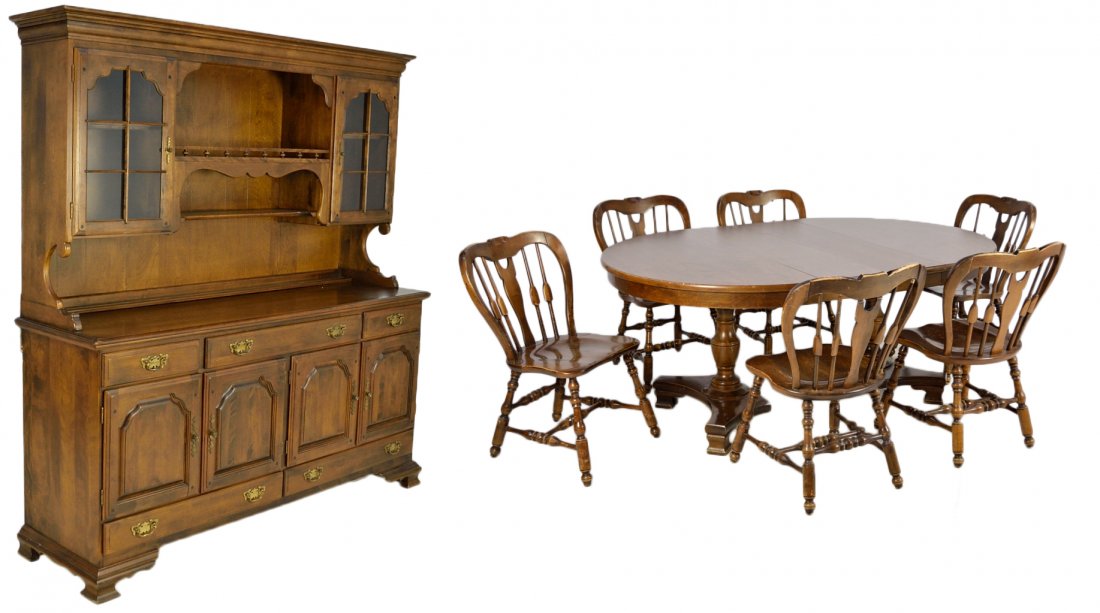 AN EIGHT PIECE BREAKFAST SUITE: AN EIGHT PIECE BREAKFAST SUITE 75½ x 72 x 19 inches