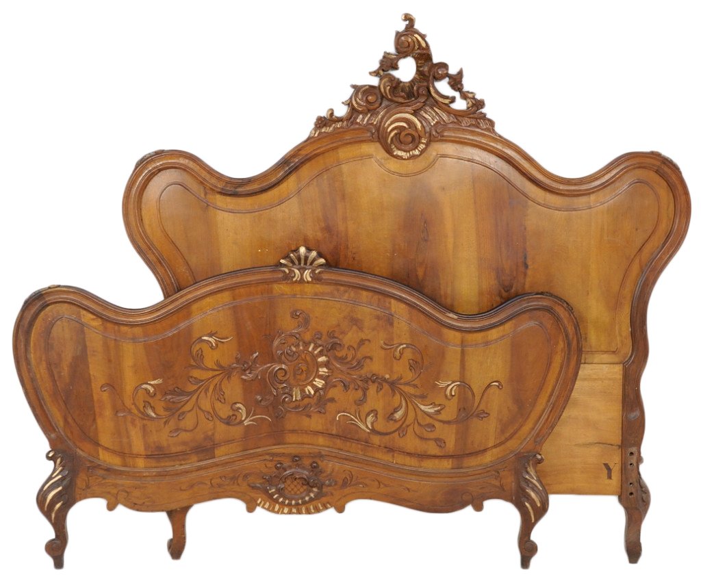 ANTIQUE LOUIS XV STYLE CARVED WALNUT BED: ANTIQUE LOUIS XV STYLE CARVED WALNUT BED Late 19th - Early 20th Century The shapely headboard and foot board with asymetrical floral and foliate carved accents with gilt highlights, raised on cabriole