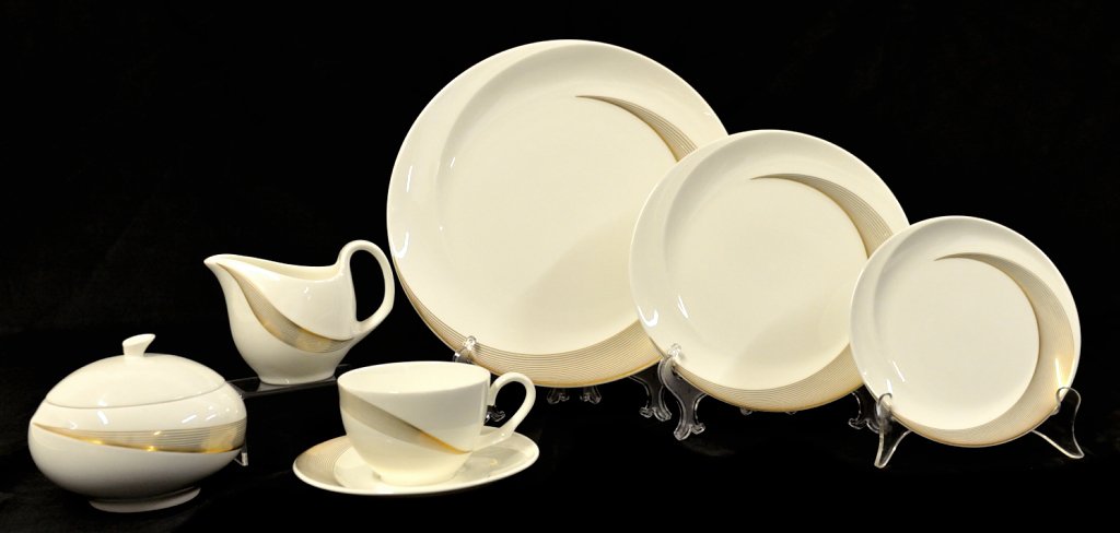 A 62-PIECE SET OF WEDGWOOD CHINA DINNER SERVICE: A 62-PIECE SET OF WEDGWOOD CHINA DINNER SERVICE England, 1985-6. “Tranquility” pattern (shape 225), gold swirl on white ground. Place setting consists of: 12 dinner plates, 12 salad/dessert plates