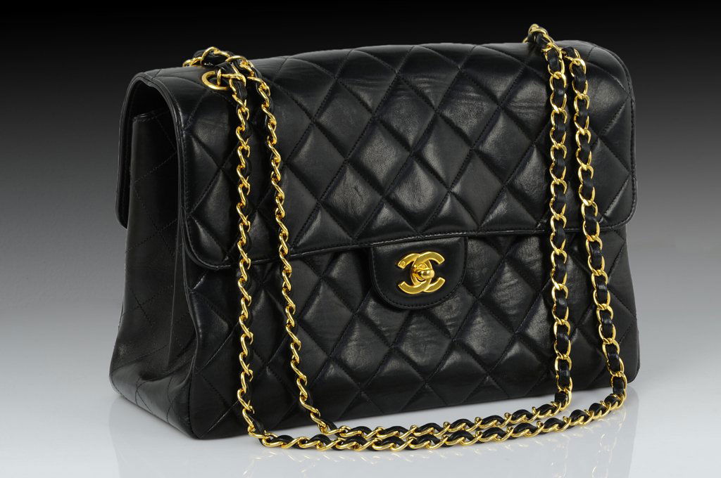 CHANEL HAND BAG (DOUBLE FLAP) #4467038 Very good c: CHANEL HAND BAG (DOUBLE FLAP) #4467038 Double strand for use as handbag or shoulder bag. Very good condition. Original box. 8 1/2 x 12 x 4 1/2 inches (21.5 x 30.4 x 11.4 cm).