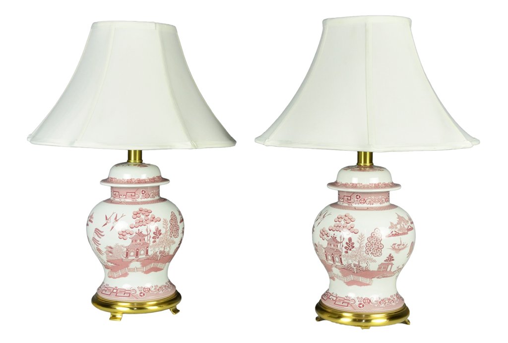 A PAIR OF RED AND WHITE GINGER JAR LAMPS
