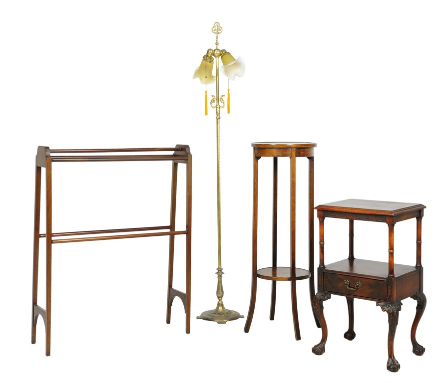 AN ANTIQUE GROUPING OF TABLES, LAMP, AND QUILT STAND: AN ANTIQUE GROUPING OF TABLES, LAMP, AND QUILT STAND Early-Mid 20th Century A grouping of antique and vintage furniture includes a bronze floor lamp with original glass tulip shades and fleur-de-lis f
