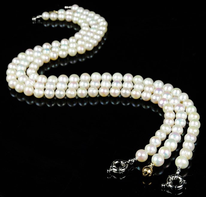 A GROUP OF THREE WHITE CHINESE FRESH WATER PEARL NECKLA: A GROUP OF THREE WHITE CHINESE FRESH WATER PEARL NECKLACES Three single strand pearl necklaces are all individually knotted with pink and green overtones. The pearls measure from 8mm - 10mm. The neckl