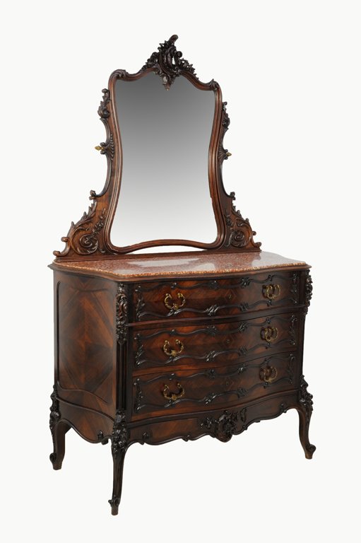A LOUIS XV STYLE ROSEWOOD DRESSING TABLE WITH DIAMON PA: A LOUIS XV STYLE ROSEWOOD DRESSING TABLE WITH DIAMON PARQUETRY Early 20th Century, France A super fine Louis XV style rose wood dressing table with mirror is crowned by a pierced carved acathus scroll