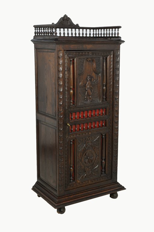 AN ANTIQUE FRENCH BRITTANY STYLE SINGLE DOOR ARMOIRE: AN ANTIQUE FRENCH BRITTANY STYLE SINGLE DOOR ARMOIRE 19th Century, France A classic French Brittany style single door armoire cabinet has a three sided top spandrel with carved acanthus arch, a carved