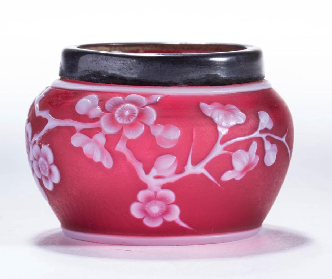 ENGLISH CAMEO ART GLASS OPEN SALT (1 of 2)