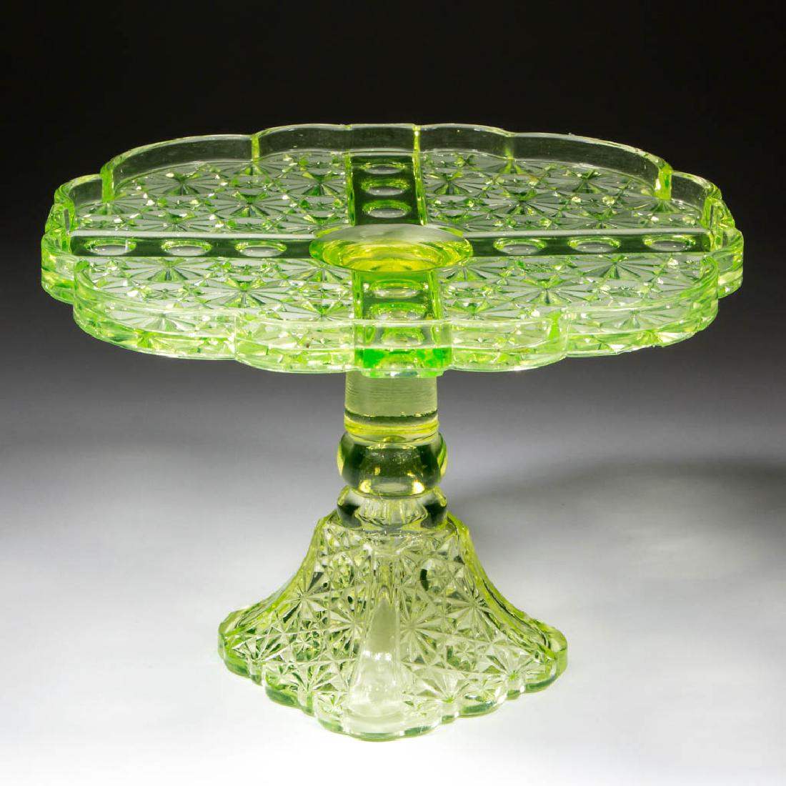 DAISY AND BUTTON WITH THUMBPRINT PANEL SALVER / CAKE (1 of 1)