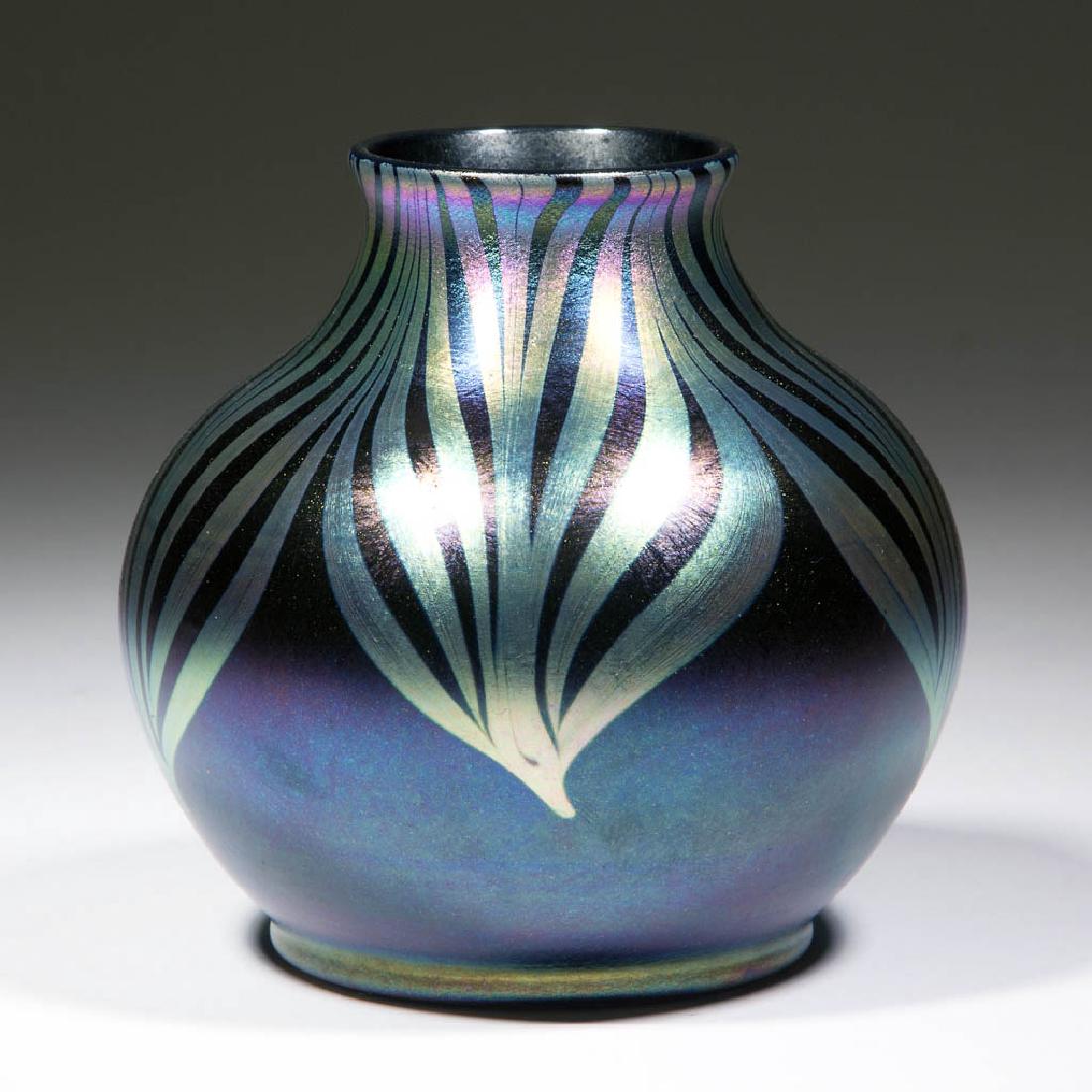 ALTON TREVAISE ART GLASS VASE (1 of 2)