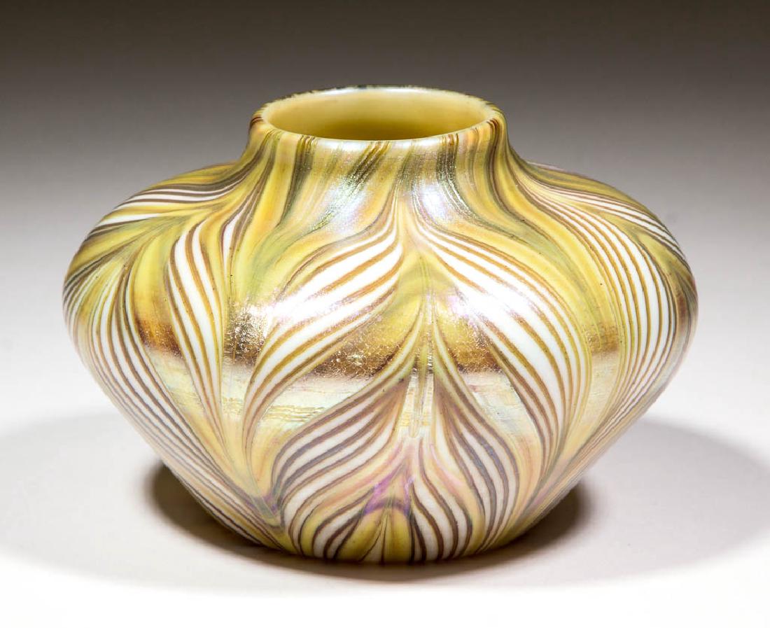 ALTON TREVAISE ART GLASS VASE (1 of 2)