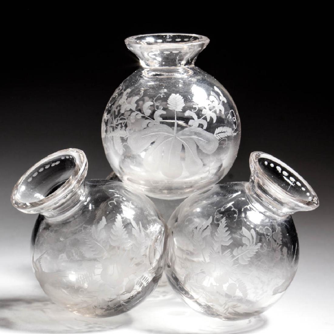 SANDWICH LATE BLOWN AND ENGRAVED COMBINATION BOUQUET: SANDWICH LATE BLOWN AND ENGRAVED COMBINATION BOUQUET HOLDER, colorless, comprising four joined globular holders, each with flared rim and decoration comprising a bird in flight flanked by foliate spra