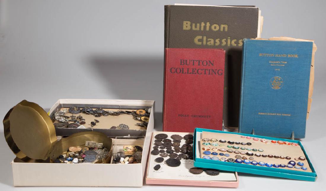 ASSORTED ANTIQUE / VINTAGE BUTTONS (1 of 6)