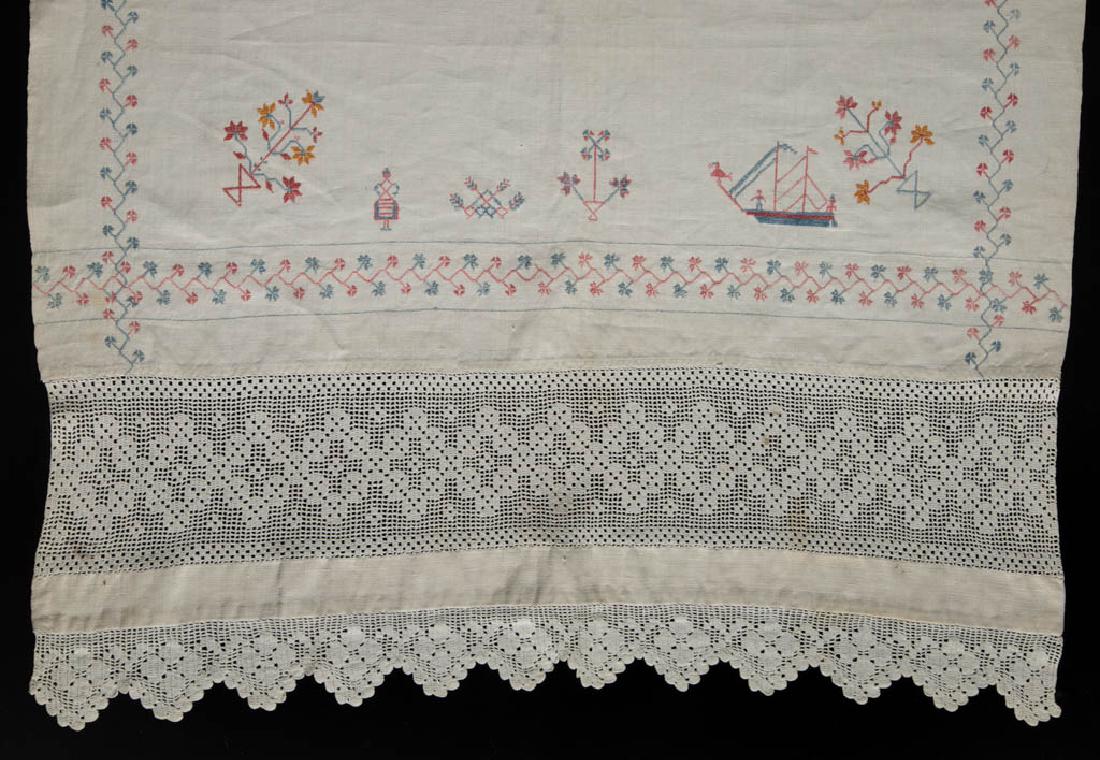 AMERICAN LINEN PLAIN-WEAVE TABLE RUNNER (1 of 3)