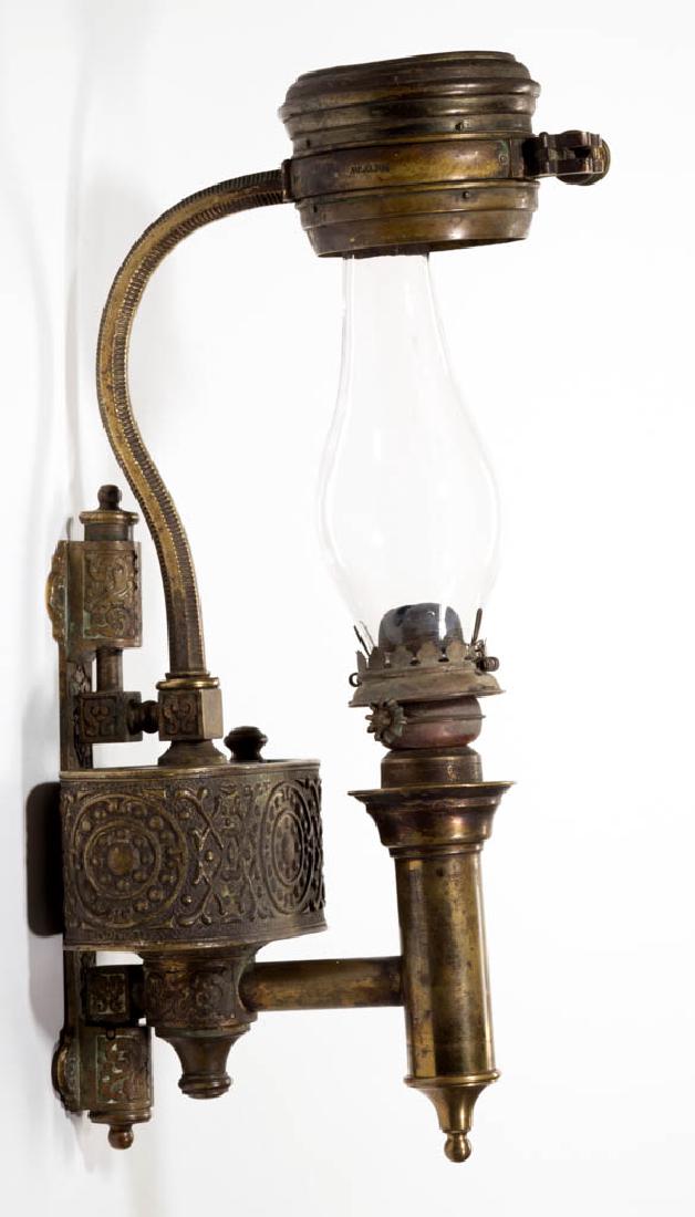CAST-BRASS RAILROAD CAR KEROSENE MOUNTED LAMP (1 of 1)