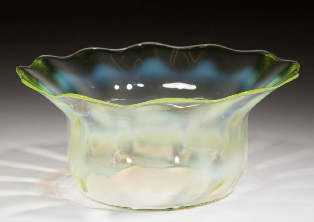 VICTORIAN OPALESCENT GAS LAMP SHADE (1 of 1)