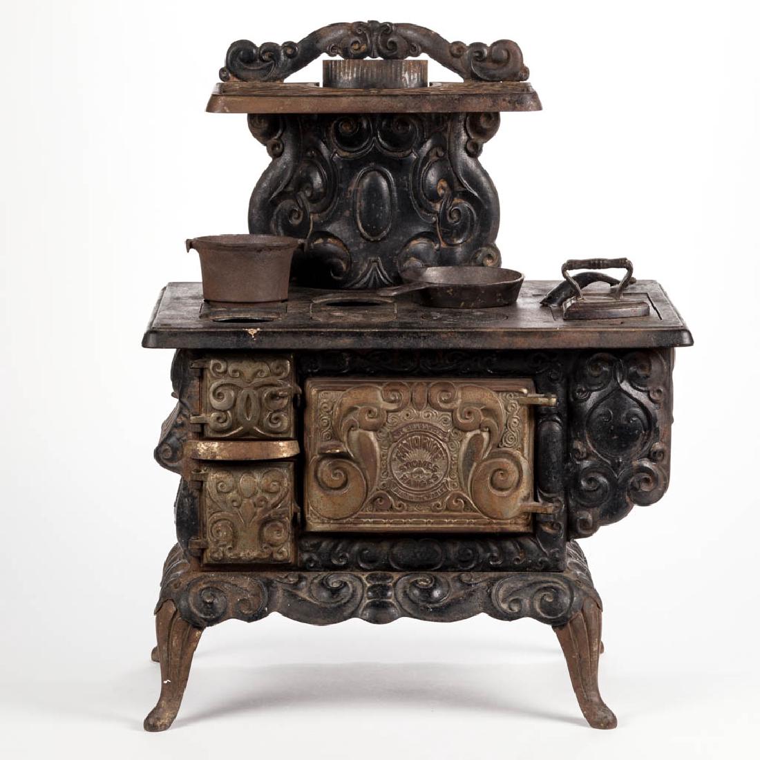 "FAVORITE" CASTIRON TOY / SALESMAN'S SAMPLE COOK RANGE