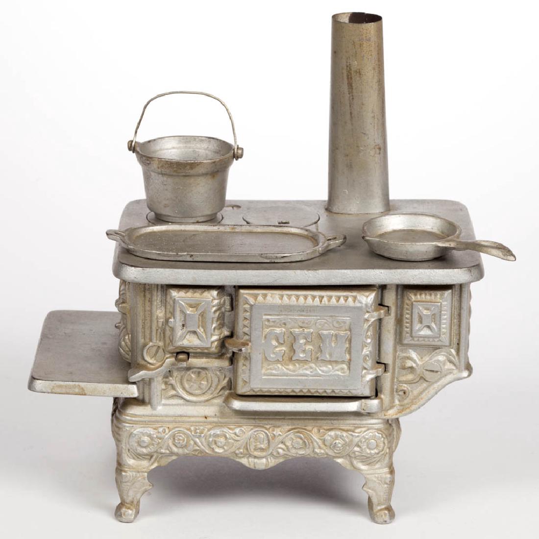 "GEM" CAST-IRON TOY COOK RANGE STOVE (1 of 2)
