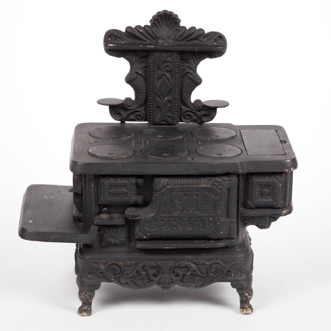"PRIZE" CAST-IRON TOY COOK RANGE STOVE (1 of 2)