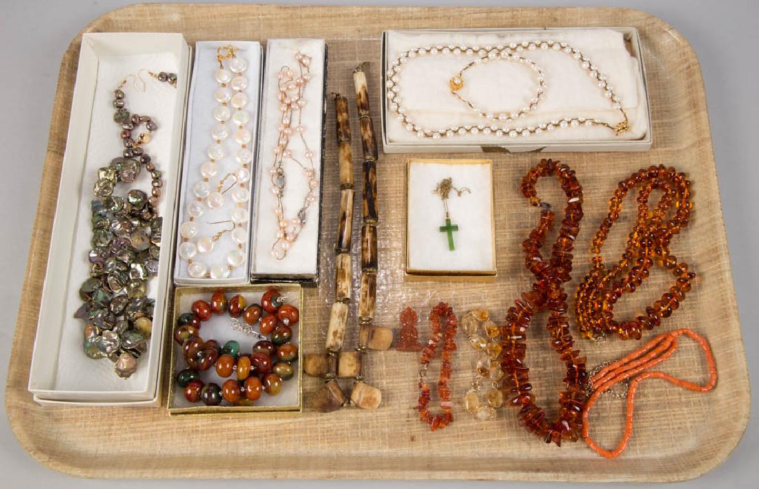 VINTAGE AND OTHER COSTUME JEWELRY, LOT OF 21 PIECES (1 of 3)