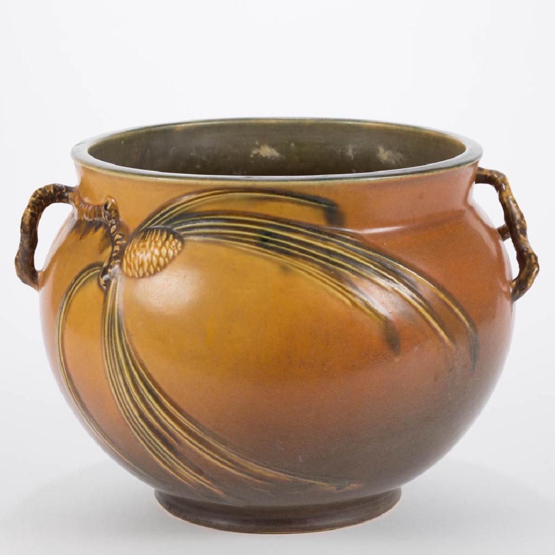 ROSEVILLE PINECONE ART POTTERY PLANTER / URN (1 of 2)