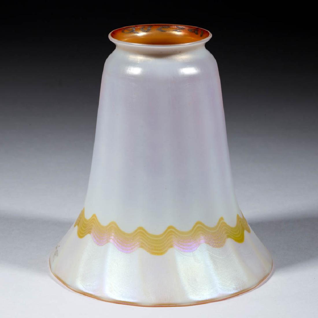 QUEZAL DECORATED ART GLASS LAMP SHADE (1 of 2)