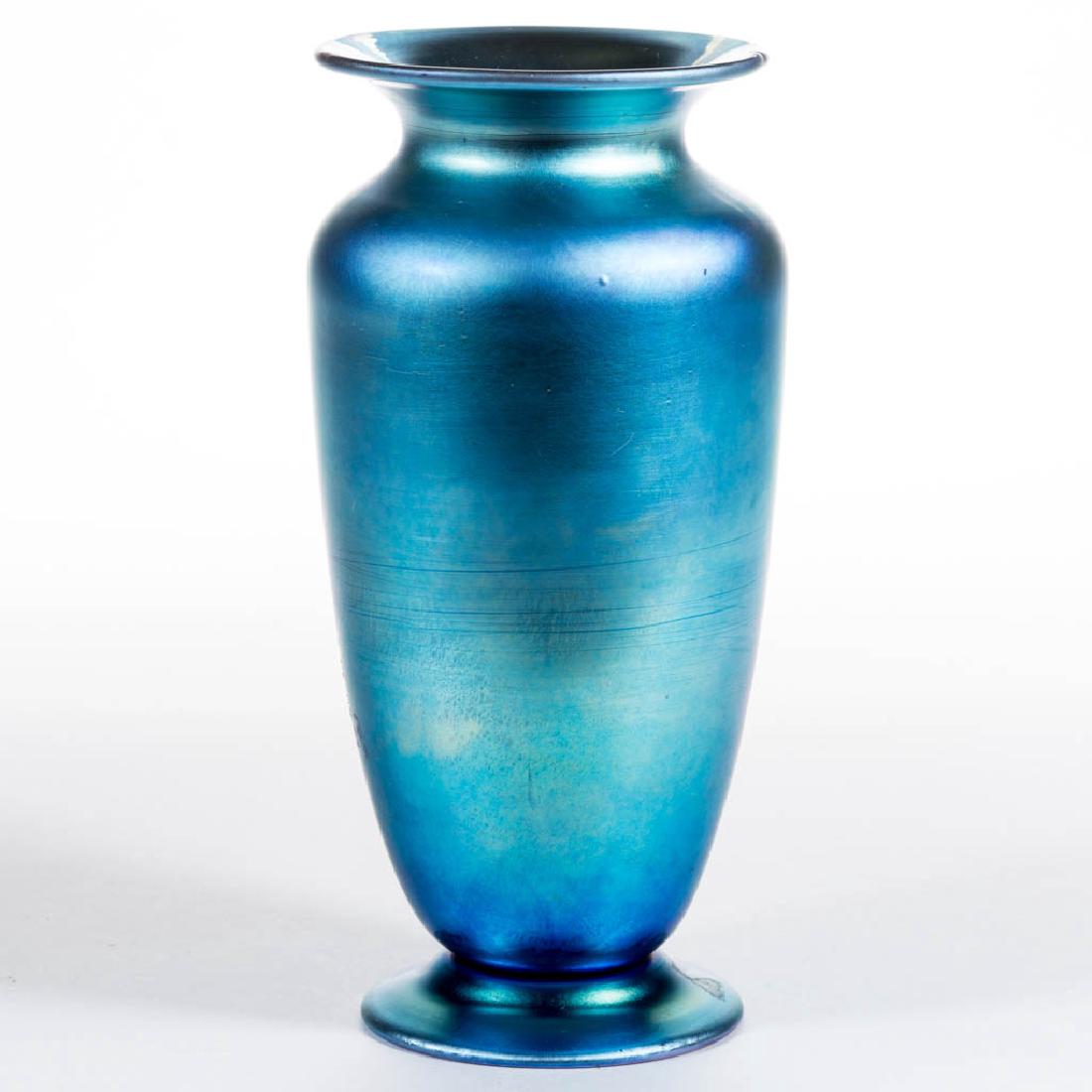 STEUBEN BLUE AURENE ART GLASS VASE (1 of 2)