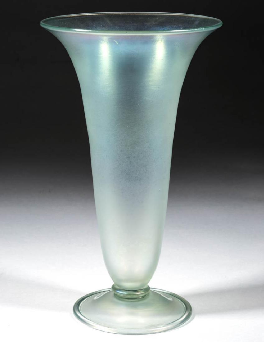 STEUBEN VERRE DO SOIE ART GLASS TRUMPET VASE: STEUBEN VERRE DO SOIE ART GLASS TRUMPET VASE, applied circular foot, polished pontil mark. Steuben Glass Works. Circa 1925. 10" H, 6" D rim, 4" D foot.Undamaged.Provenance: From a Pennsylvania private