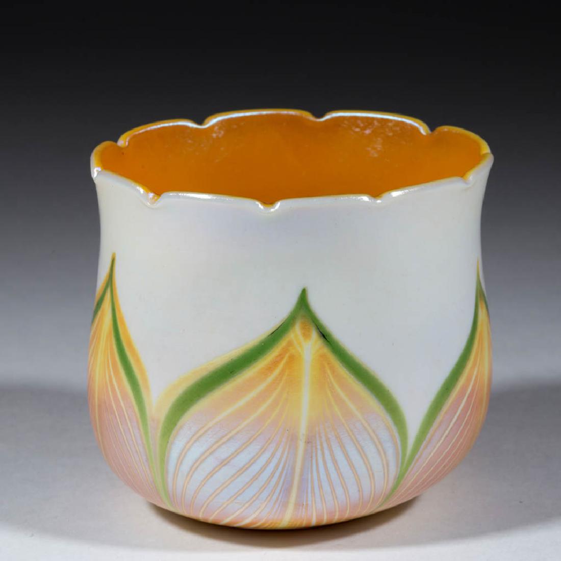 ART NOUVEAU PULLED FEATHER ART GLASS ELECTRIC LAMP (1 of 1)