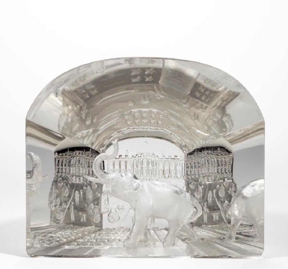 KRISTIAN KLEPSCH PATRIOTIC STUDIO ART GLASS PAPERWEIGHT (1 of 2)