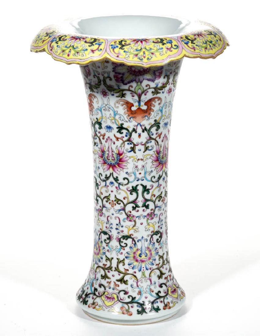 CHINESE EXPORT QING-STYLE FAMILLE ROSE PORCELAIN VASE (1 of 7)