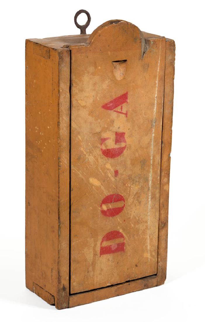 MID-ATLANTIC PAINTED PINE SLIDE-TOP WALL BOX (1 of 3)