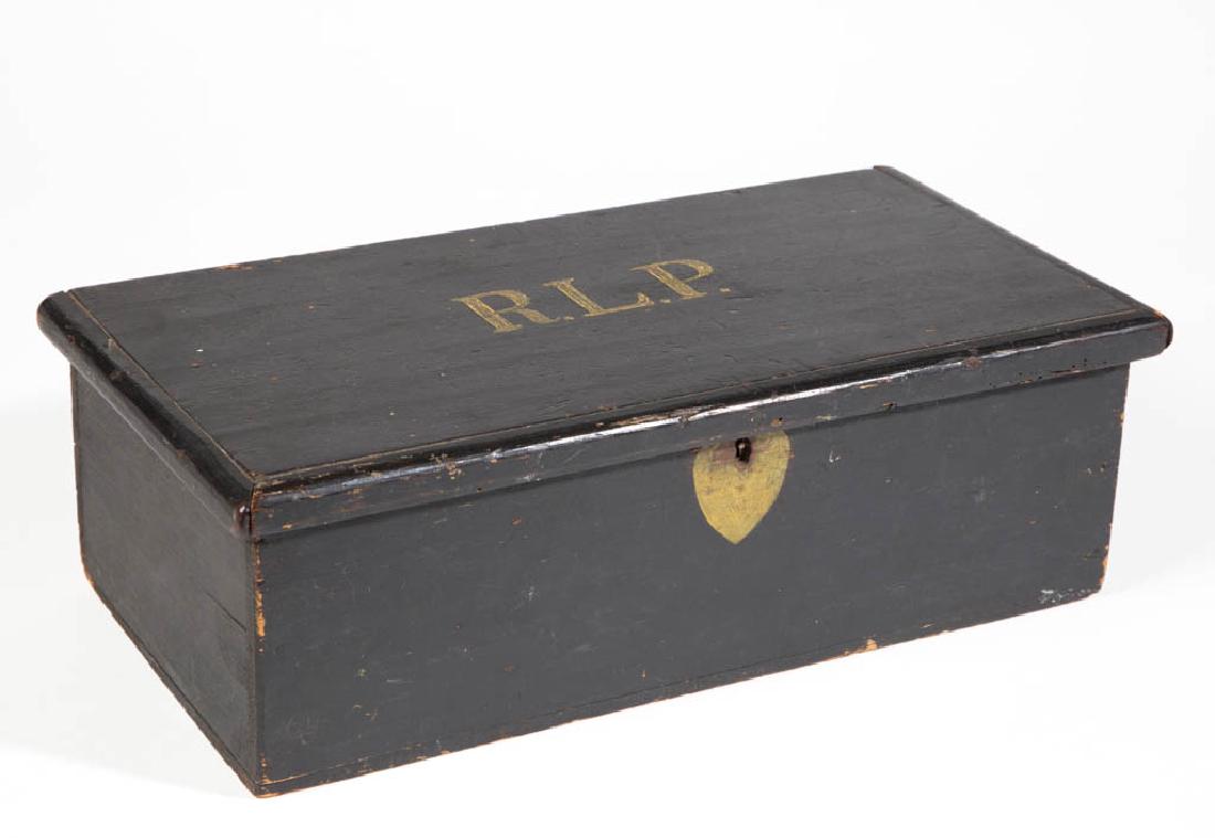 NEW ENGLAND PAINTED PINE STORAGE BOX (1 of 3)