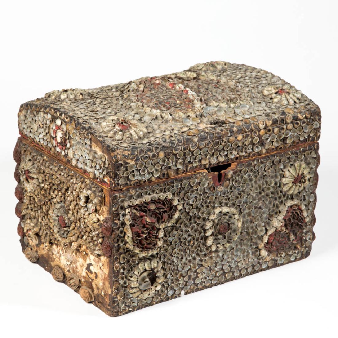 NEW ENGLAND SAILOR'S SHELL-DECORATED POPLAR DOME-TOP (1 of 4)