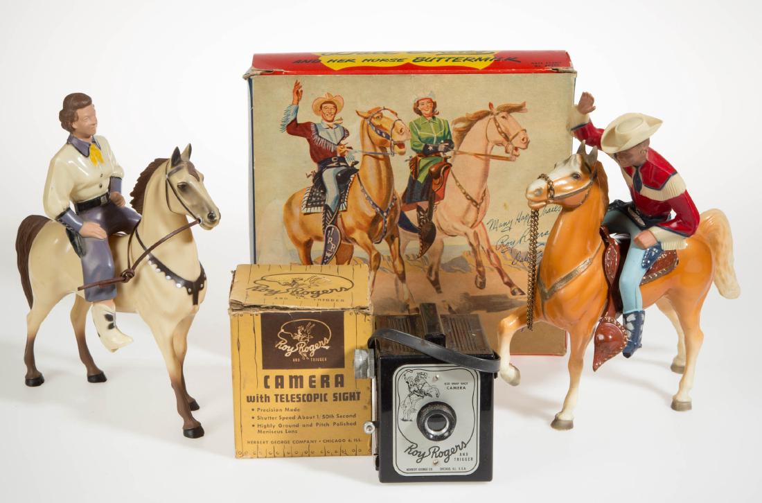 AMERICAN ROY ROGERS AND DALE EVANS ARTICLES, LOT OF: AMERICAN ROY ROGERS AND DALE EVANS ARTICLES, LOT OF FIVE,comprising two Hartland figures on horseback, one modeled as Roy Rogers and one as Dale Evans, Dale Evans with original box; and one 620 Snap S