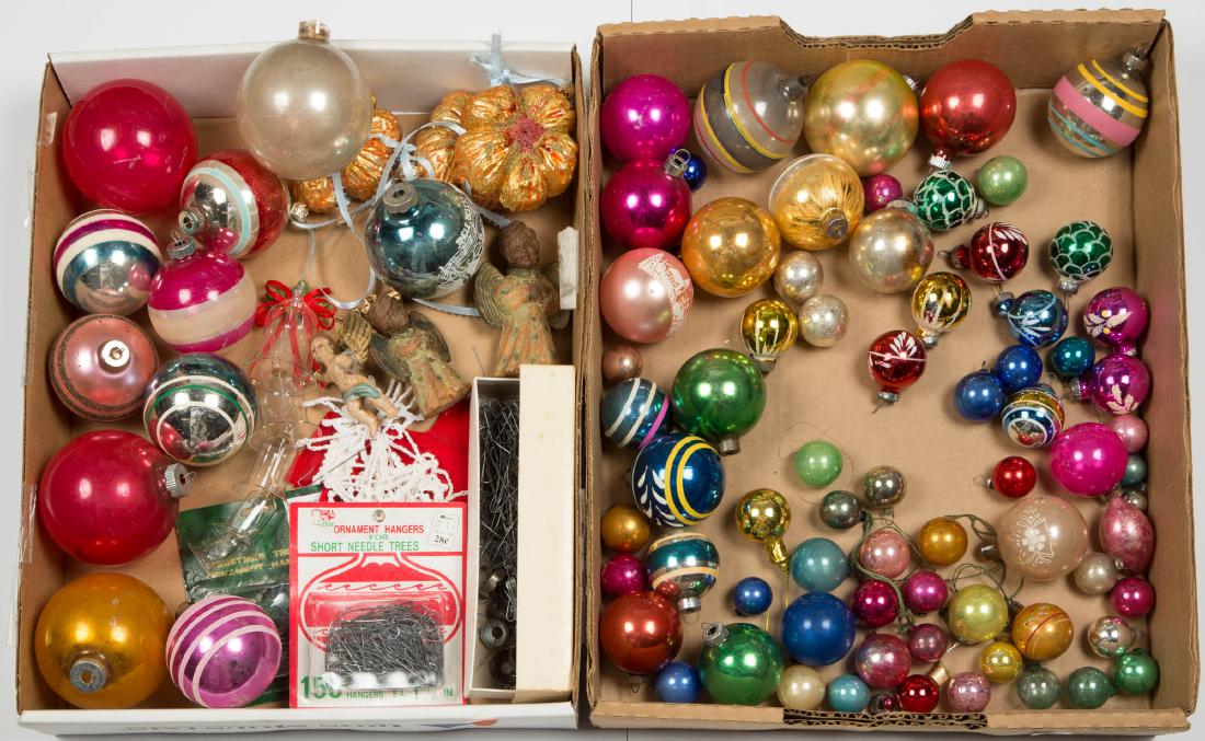 ASSORTED VINTAGE CHRISTMAS ORNAMENTS, UNCOUNTED LOT (1 of 2)