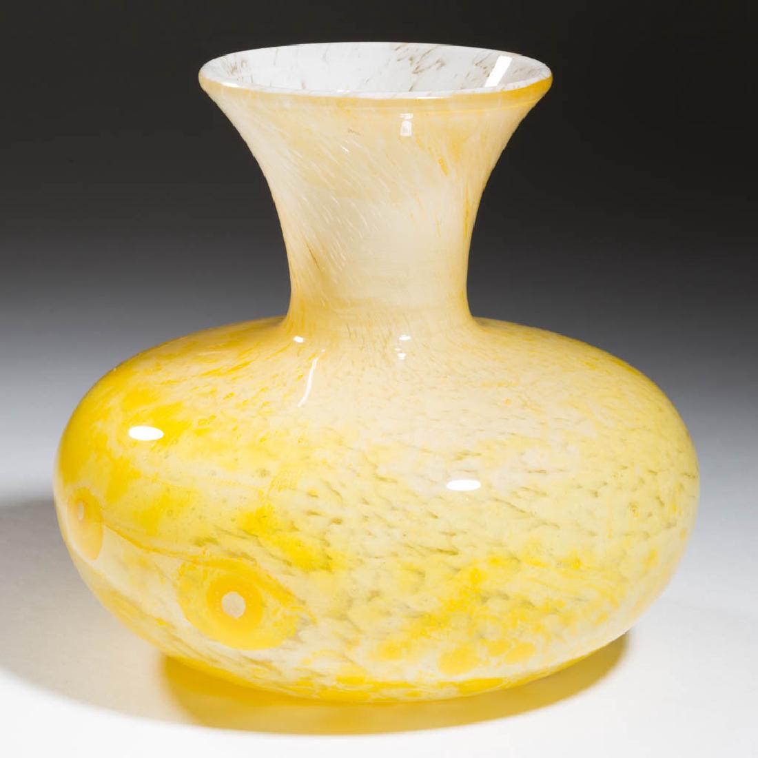 DURAND KIMBLE CLUTHRA ART GLASS VASE (1 of 2)