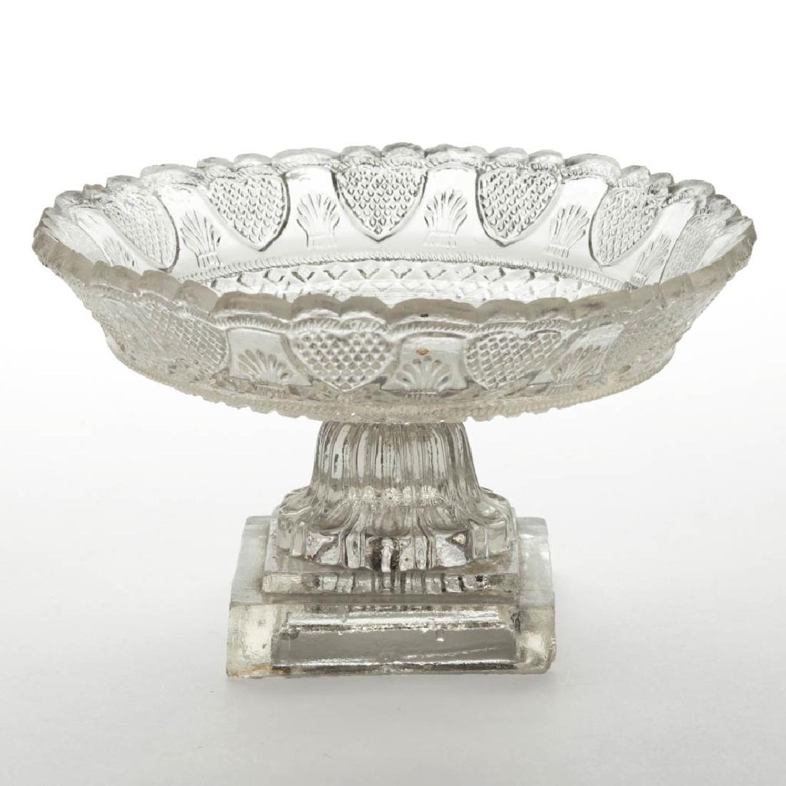 PRESSED HEART AND SHEAF NAPPIE ON FOOT / COMPOTE (1 of 2)