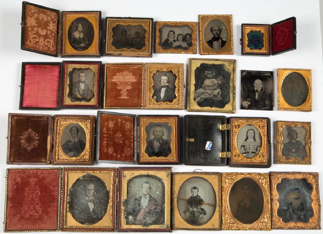 ASSORTED PHOTOGRAPHIC IMAGES, LOT OF 19 (1 of 5)